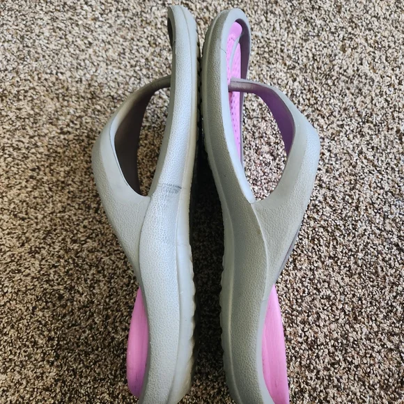 Crocs Flip Flops Women's 11 Men's 9 Gray Purple Outdoors Summer Beach - Picture 2 of 6